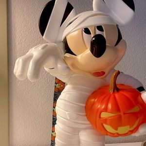 Mickey mummy pop corn bucket!